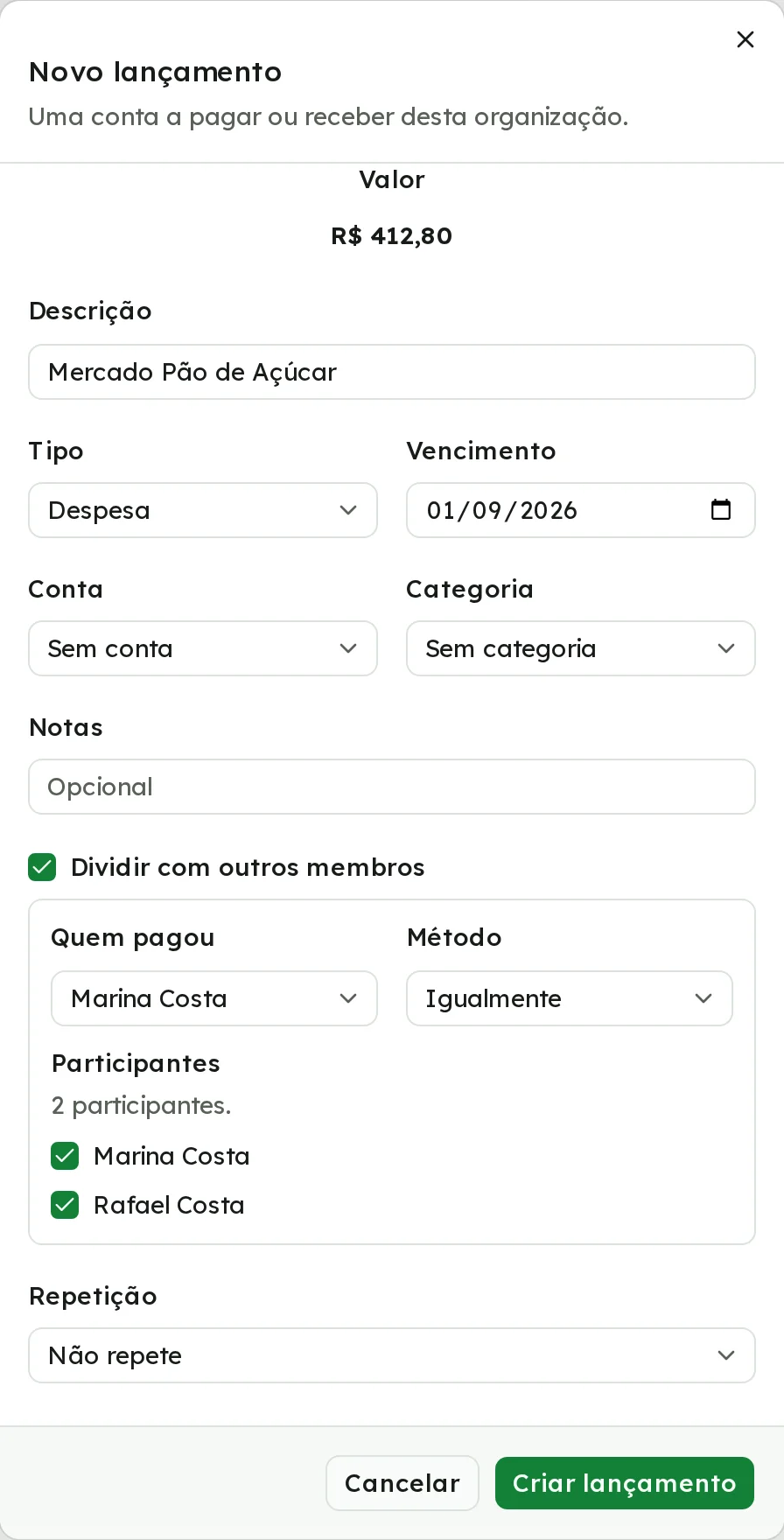 Janela de novo lançamento com a opção Dividir com outros membros marcada, quem pagou, método igualmente e os participantes